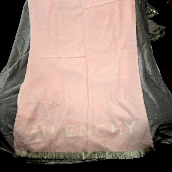 Givenchy New Light Pink oversized Shawl/Scarf wool/ Silk NWT Authentic ❣️ - Picture 8 of 10